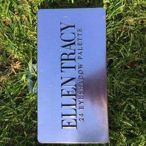 Ellen Tracy 24 Shadow Palette